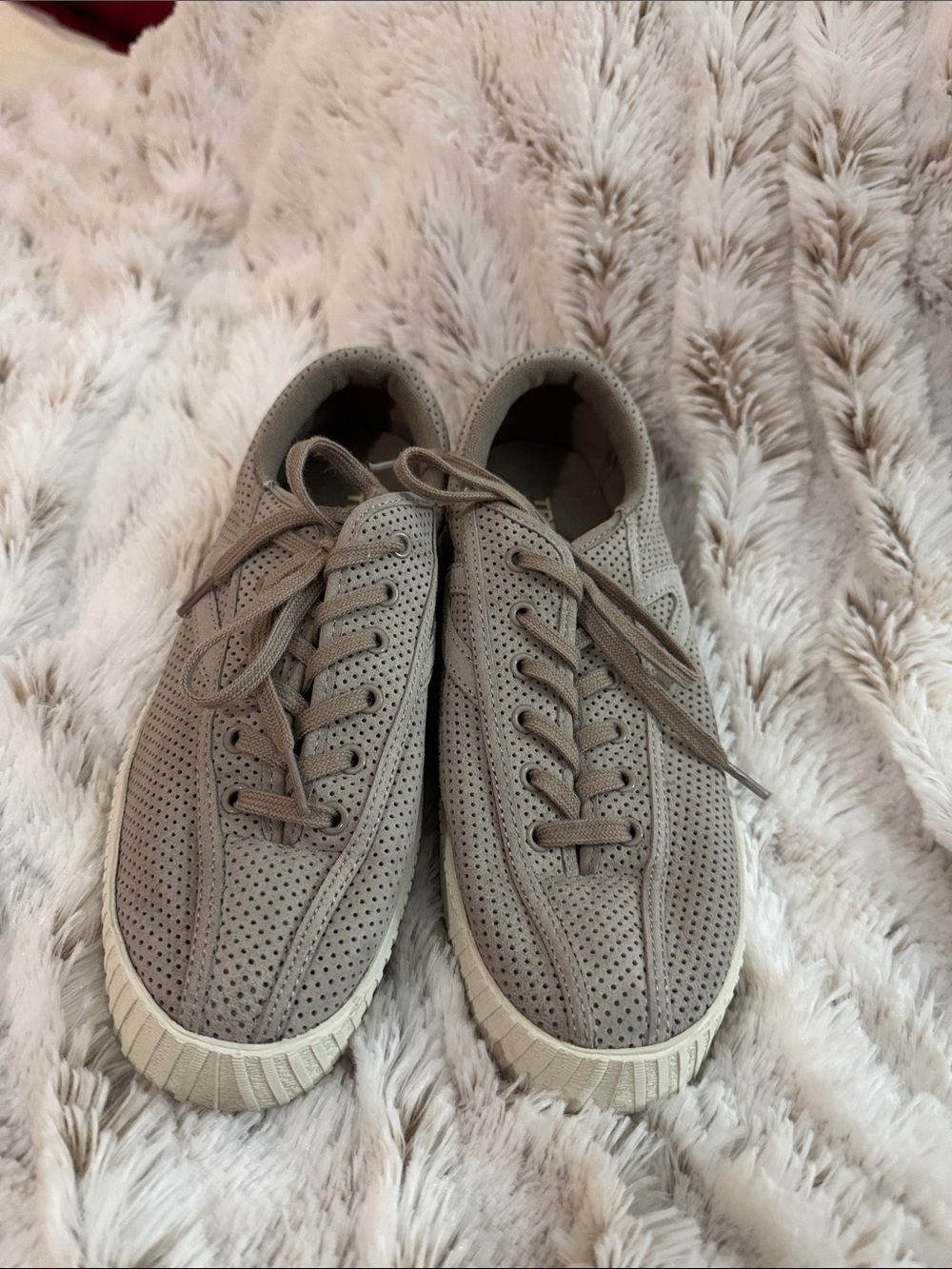 Women’s Casual Perforated Lace-Up Sneakers - Taupe